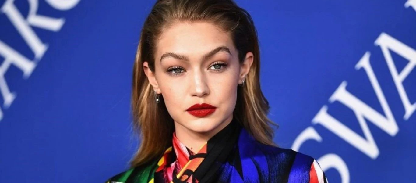 Gigi Hadid: Δείχνει για πρώτη φορά την φουσκωμένη κοιλίτσα της (φωτό)